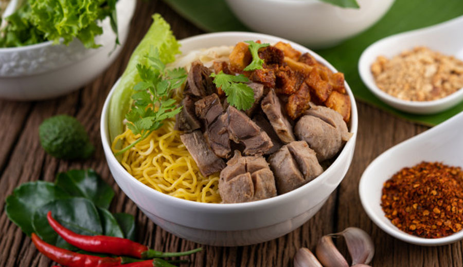 Malam yang Lezat di Warung Bakso NJ: Rasa yang Menggigit di Jantung Cilacap